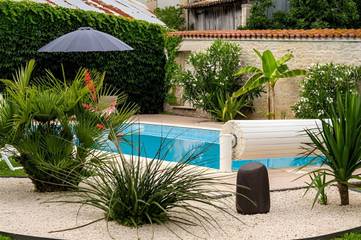 Gîte pour 10 personnes, avec jardin ainsi que terrasse et piscine à Arçais