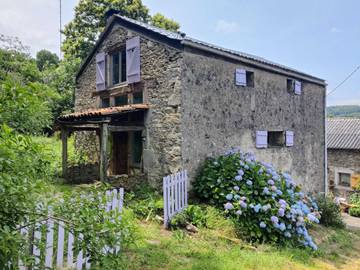 Gîte pour 4 personnes, avec jardin à Le Bez