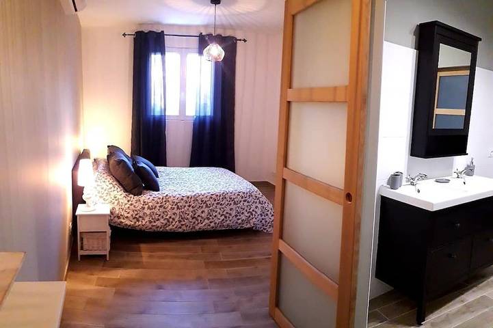 Air-conditioned villa with heated pool just for you! in Mirabel-aux-Baronnies, Nyons region