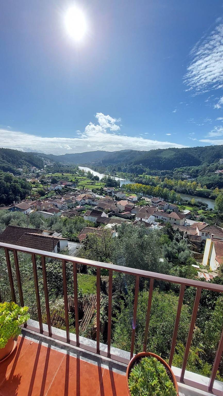 Ganze Wohnung, Ferienwohnung 'Retiro Do Viajante' mit Bergblick, Wi-Fi und Klimaanlage in Penacova, Coimbra Distrikt