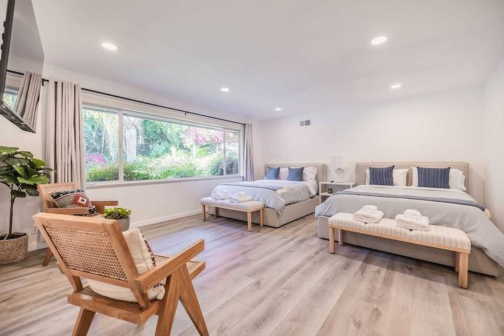 Vacation rental for 10 people, with yard, with pets in Fullerton