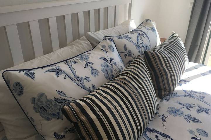 Ganze Wohnung, Schöne 2-Zimmer-Wohnung in Alvor mit Shared Pool in der Nähe von Stadt und Strand in Alvor, Faro Distrikt