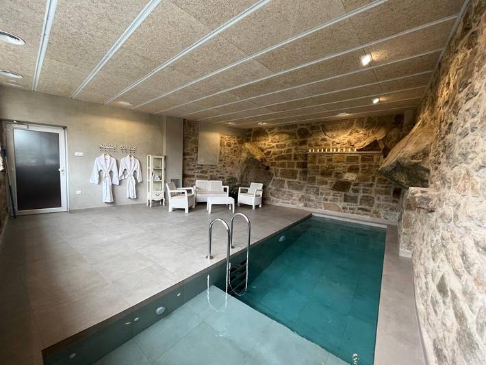 Casa de vacaciones para 15 personas, con piscina además de jacuzzi y jardín, Se admiten mascotas en Segarra - 2