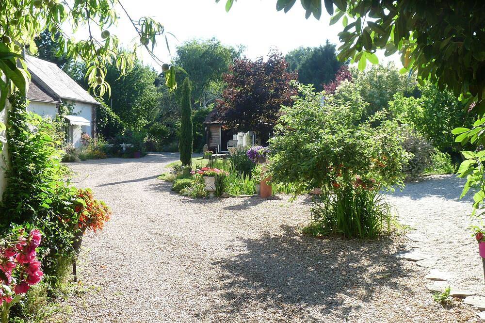 Au coeur de la nature petit gite d' etape de 2 à 6 personnes in Dissay-sous-Courcillon, Vallée de la Loire
