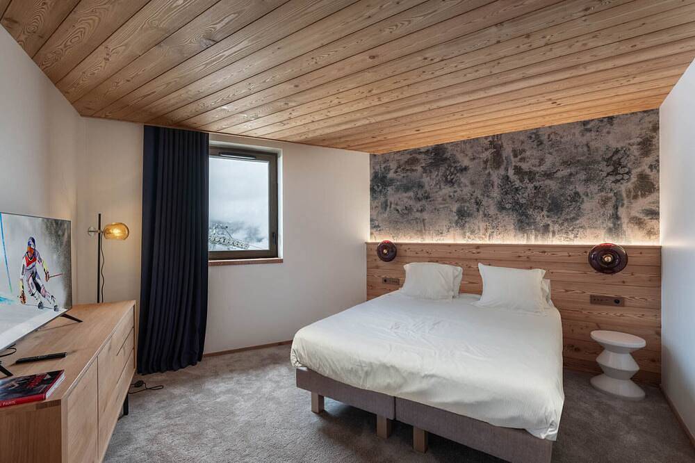 Entire apartment, Luxury Ski-In/Ski-Out Apartment in Courchevel 1850 with Spa and Pool Access in Courchevel 1850, Saint-Bon-Tarentaise