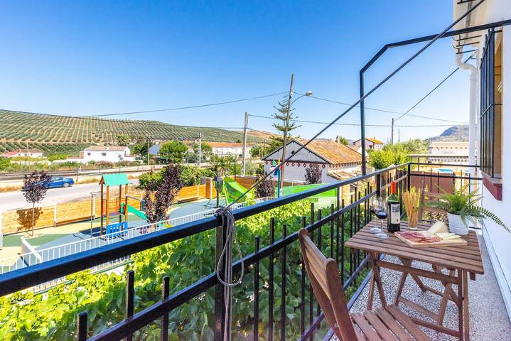 Appartement entier, Appartement 'El Rancho Grande' avec balcon et vue sur la montagne in Álora, Province de Málaga