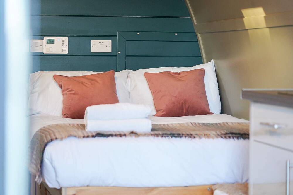 Accessible Ensuite Heated Wooden Cabin with Hot Tu in Fife region