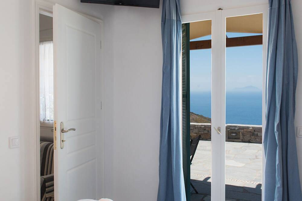 Blue Paradise Villa with Pool in Sifnos