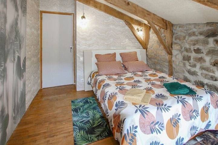 Location de vacances pour 11 personnes, avec balcon ainsi que jardin et jacuzzi à Saint-Étienne-de-Serre - 2