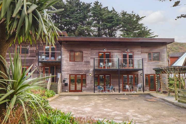 Holiday rental for 8 people, with garden and hot tub, with pets in St Agnes