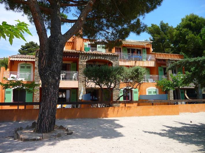 Appartement de vacances entier, (4) Joli T2 (4 pers.) à 10 mètres de la Plage avec Vue Mer, Piscine Chauffée et Tennis in La Londe-les-Maures, Parc national de Port-Cros