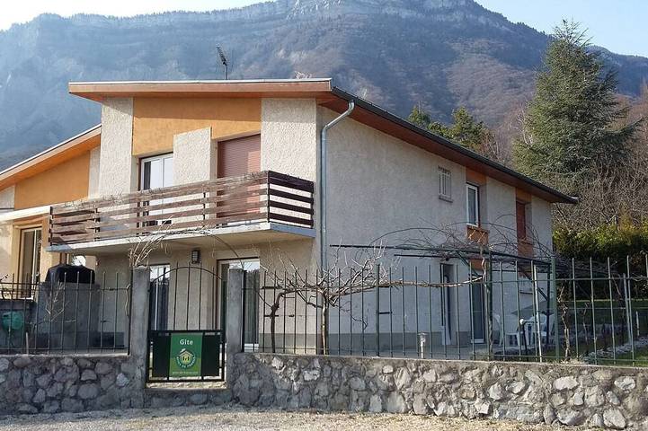 Appartement entier, Séjour de rêve dans appartement f2 de plain pied dans quartier résidentiel in Saint-Ismier, Isère
