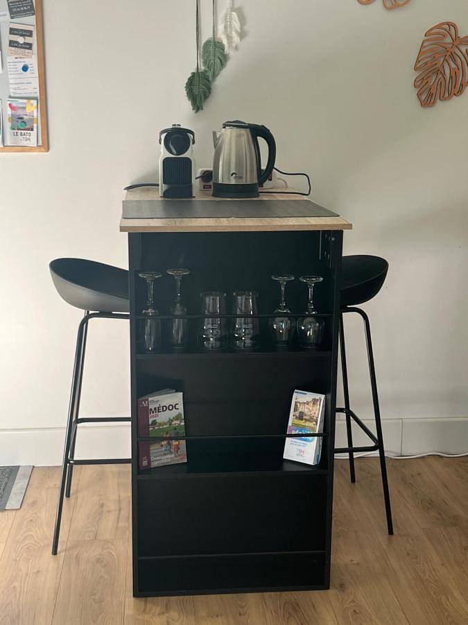 Gîte pour 2 personnes, avec jardin et vue ainsi que piscine et terrasse, animaux acceptés à Soussans - 2