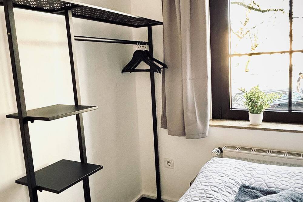 Geheel appartement, City Apartment Osnabrück -- including parking & Wifi, kitchen with dishwasher in Osnabrück, Osnabrück en omgeving