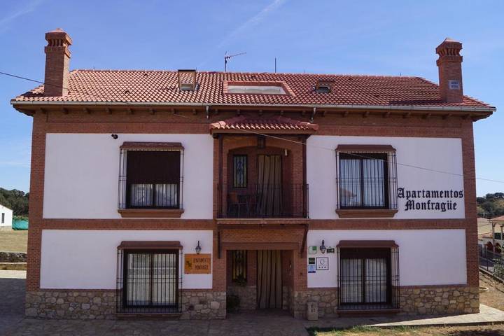 Casa rural para 4 personas, con jardín además de vistas y piscina, Se admiten mascotas en Parque Nacional de Monfragüe