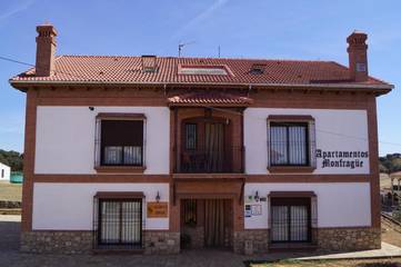 Casa rural para 4 personas, con piscina además de jardín y vistas, Se admiten mascotas en Parque Nacional de Monfragüe