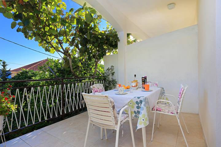Ferienwohnung für 4 Personen, mit Balkon/Terrasse in Trogir