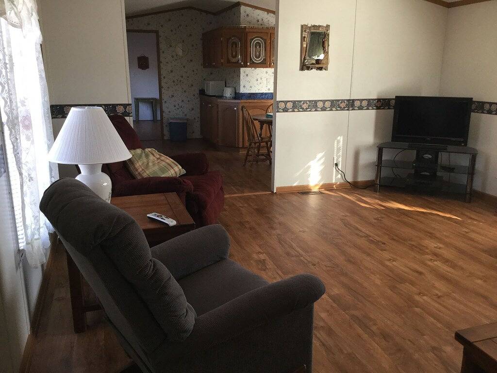 Ort! Ort! Ort! Ruhige Bucht und doch nah an allen Seeaktivitäten! in Smith Mountain Lake