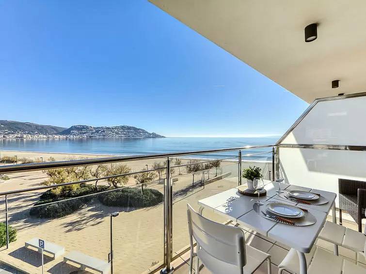 Entire apartment, 4 Pièces 6 Personnes in Roses, Cap de Creus Natural Park