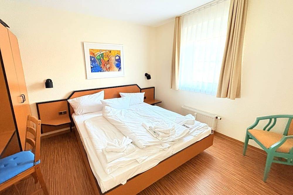 Ganze Wohnung, Boddenhof Apartment 48 - Terrasse für Hundefreunde - Ferienwohnung 48 – in Buschvitz, Bergen auf Rügen und Umgebung