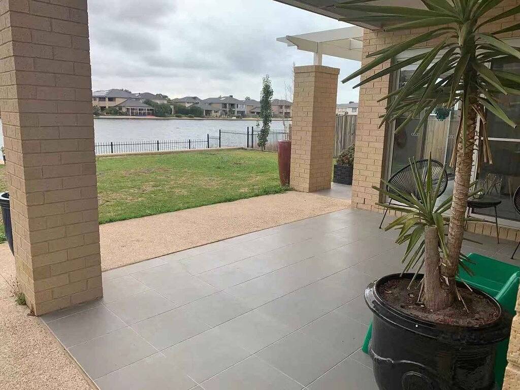Waterfront 6Brm Villa im Herzen von Sancturay Lakes in Point Cook, Melbourne