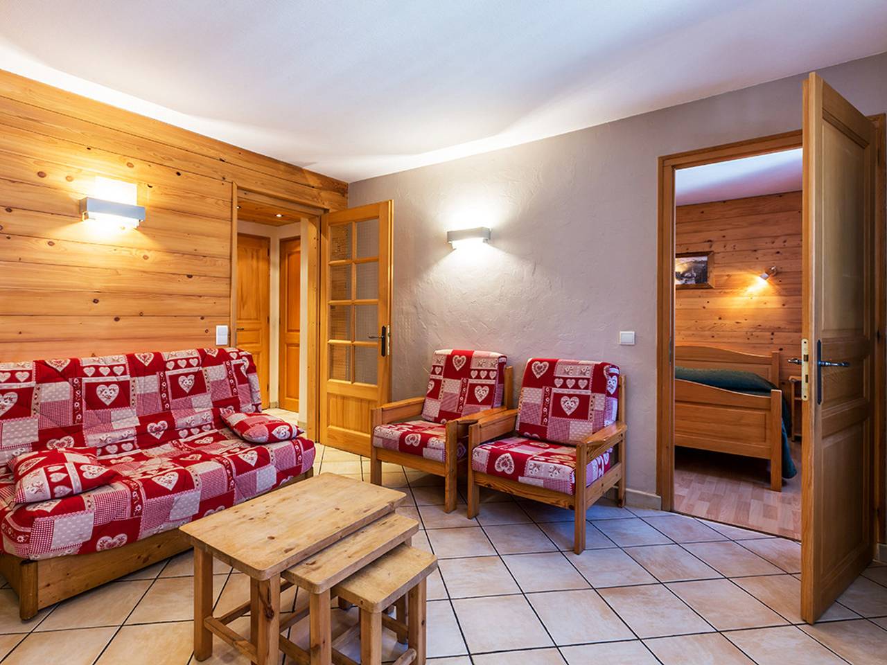 Apartamento entero, 3 habitaciones, centro, cerca de pistas, cursos de esquí, guarderías y comercios. Wifi in La Clusaz, Región de Annecy