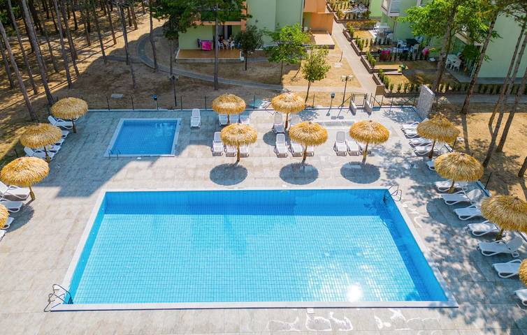 Appartement de vacances entier, Appartement en bord de mer avec piscine, climatisation, terrasse et parking in Bibione, San Michele al Tagliamento