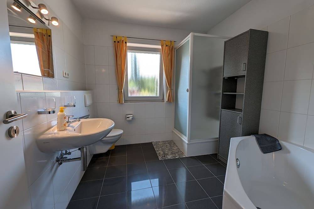 Ganze Wohnung, Helle, gemütliche Ferienwohnung im Bergischen Land in Bergisch Gladbach, Rheinisch-Bergischer Kreis
