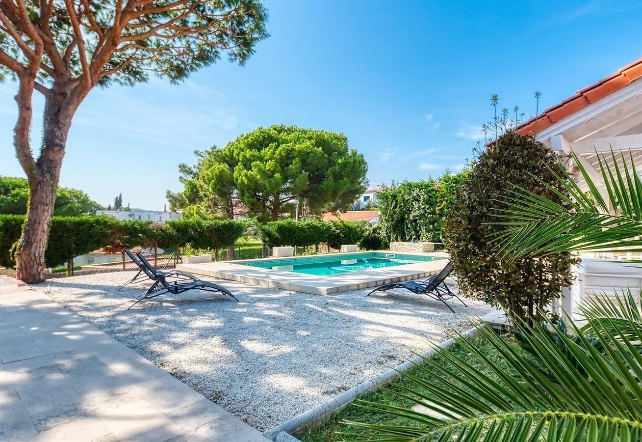 Villa "Costacabana - Primadonna" con piscina privada, terraza privada y Wi-Fi in Condado del Jaruco, Lloret de Mar