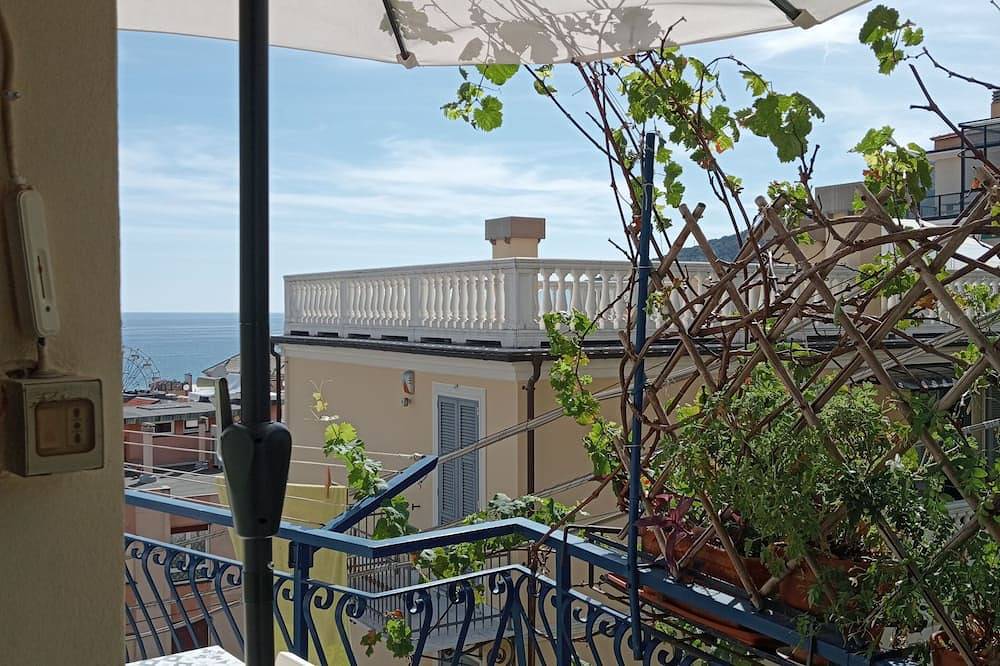 Apartamento entero, Apartamento con vistas al mar, a 5 minutos de la playa. in Finale Ligure, Finale Ligure Municipio
