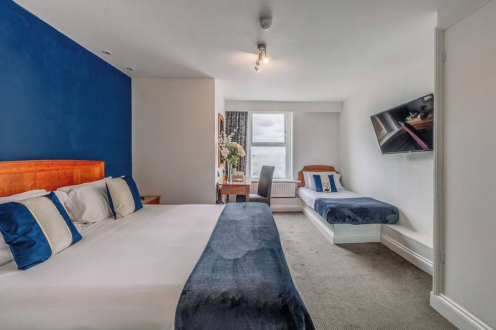 Historic Seaside Room with Breathtaking Views & Central Location in Westcliff-on-Sea, Southend-on-Sea