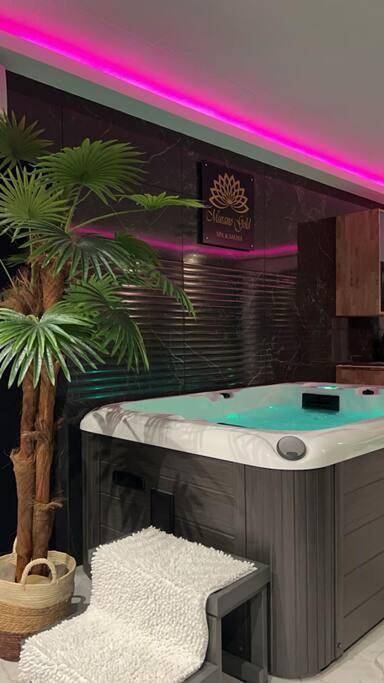 Location de vacances pour 2 personnes, avec Jacuzzi et Terrasse ainsi que Jardin et Sauna dans Landrethun-le-Nord