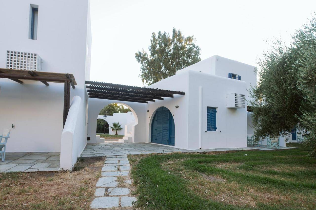 Far Out Village Hotel in Mylopotas, Íos