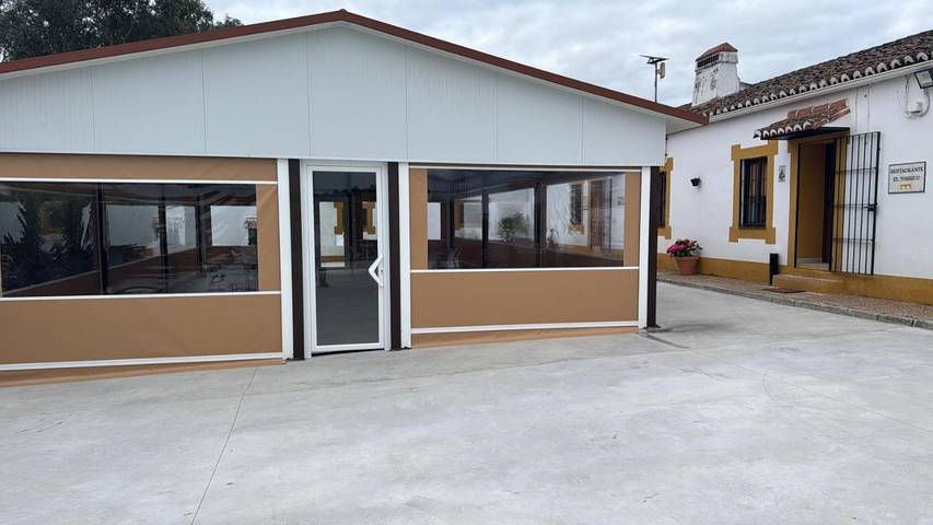 Casa rural para 3 personas, con jardín además de piscina y vistas, Se admiten mascotas en Parque Natural del Tajo Internacional