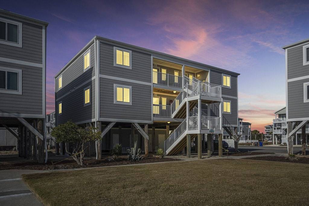 Ganze Wohnung, Luxury Beach Vacationing Awaits You!! in Brick Landing, Ocean Isle Beach