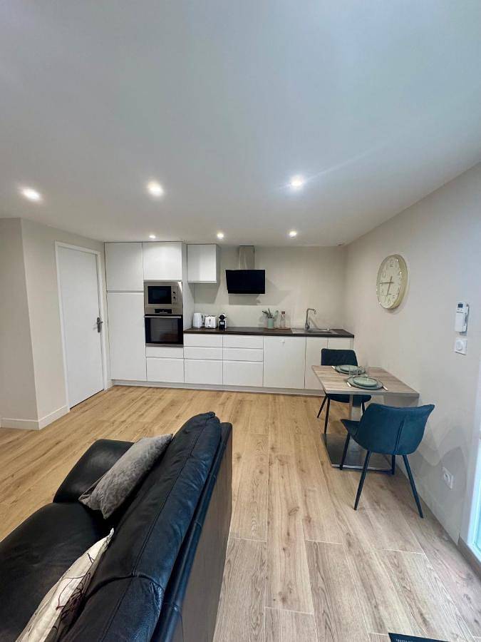 Gîte pour 4 personnes, avec jardin à Jons - 2