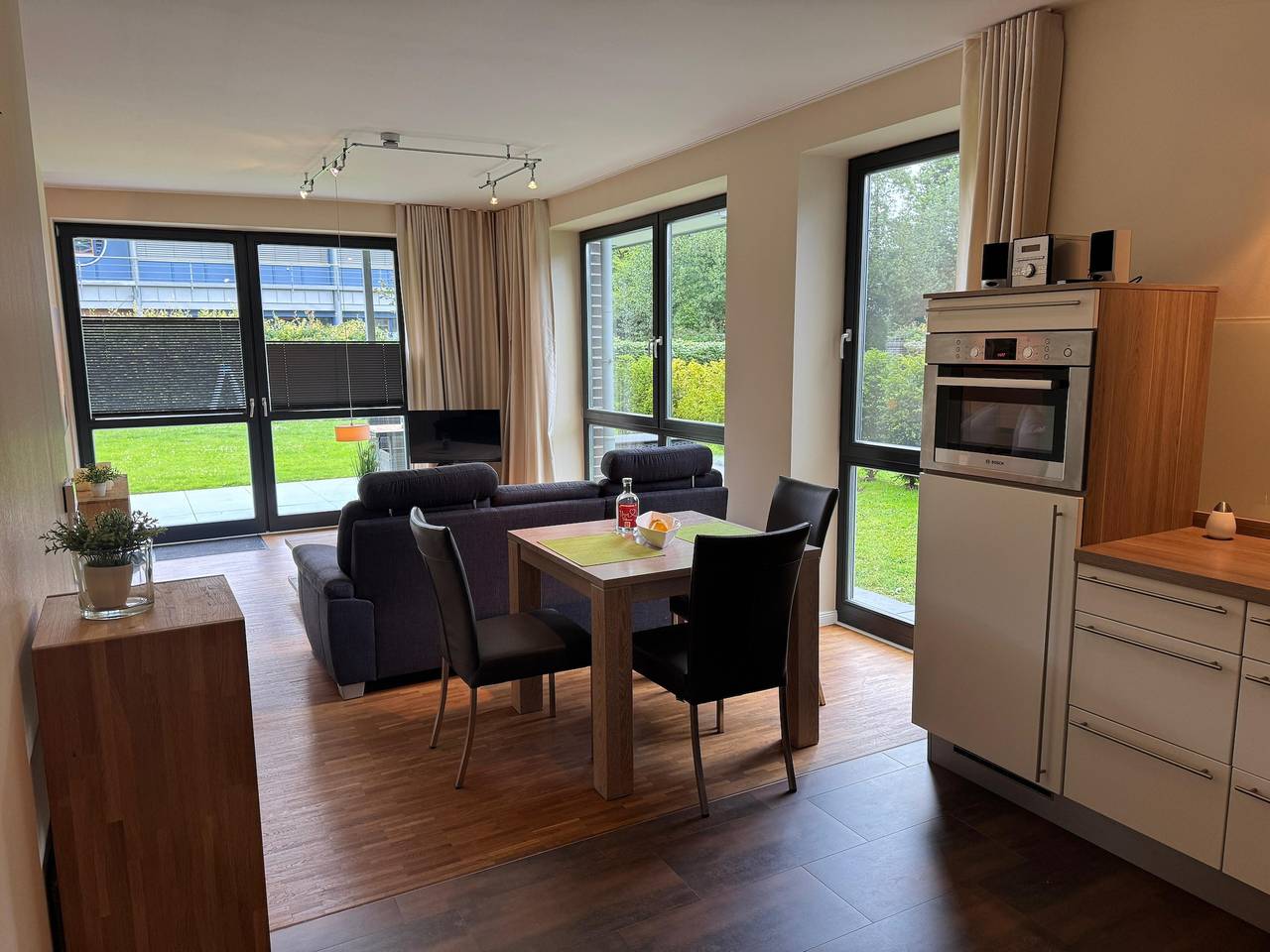 Ganze Wohnung, Apartment 'Moderne 2 Pers' mit privater Terrasse, Gemeinschaftsgarten und Wlan in Zwischenahner Meer, Bad Zwischenahn