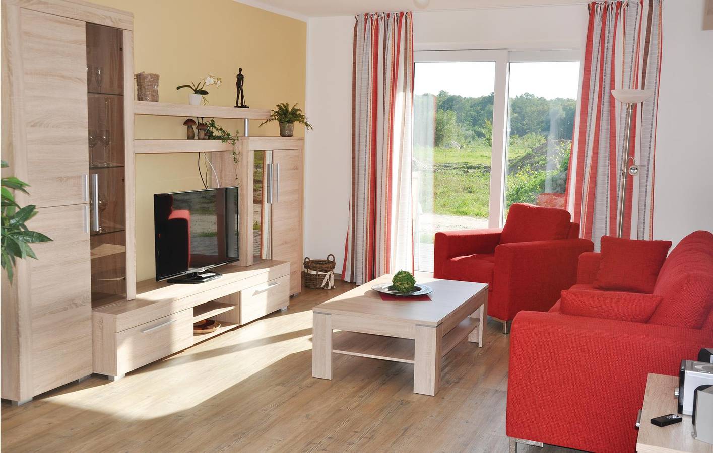 Ganze Ferienwohnung, Modernes Apartment mit Parkplatz, TV und Internet in Süderholz, Vorpommern-Rügen