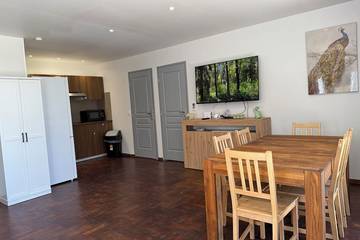 Gîte pour 6 personnes, avec jardin ainsi que piscine et jacuzzi à Berre-les-Alpes