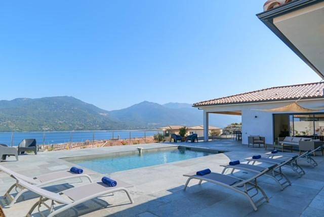 Villa pour 8 personnes, avec jardin ainsi que piscine et vue à Propriano