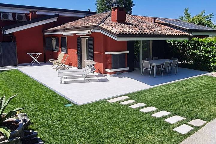 Villa für 4 Personen, mit Garten und Terrasse sowie Pool, mit Haustier