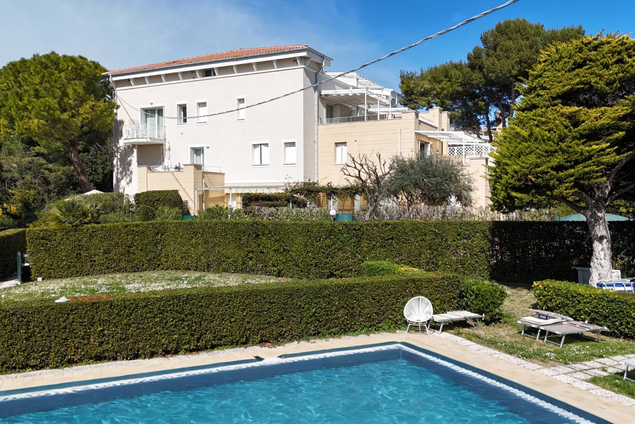 Appartamento intero, N198 - Numana, nuovo trilocale con giardino e piscina in Sirolo, Riviera del Conero