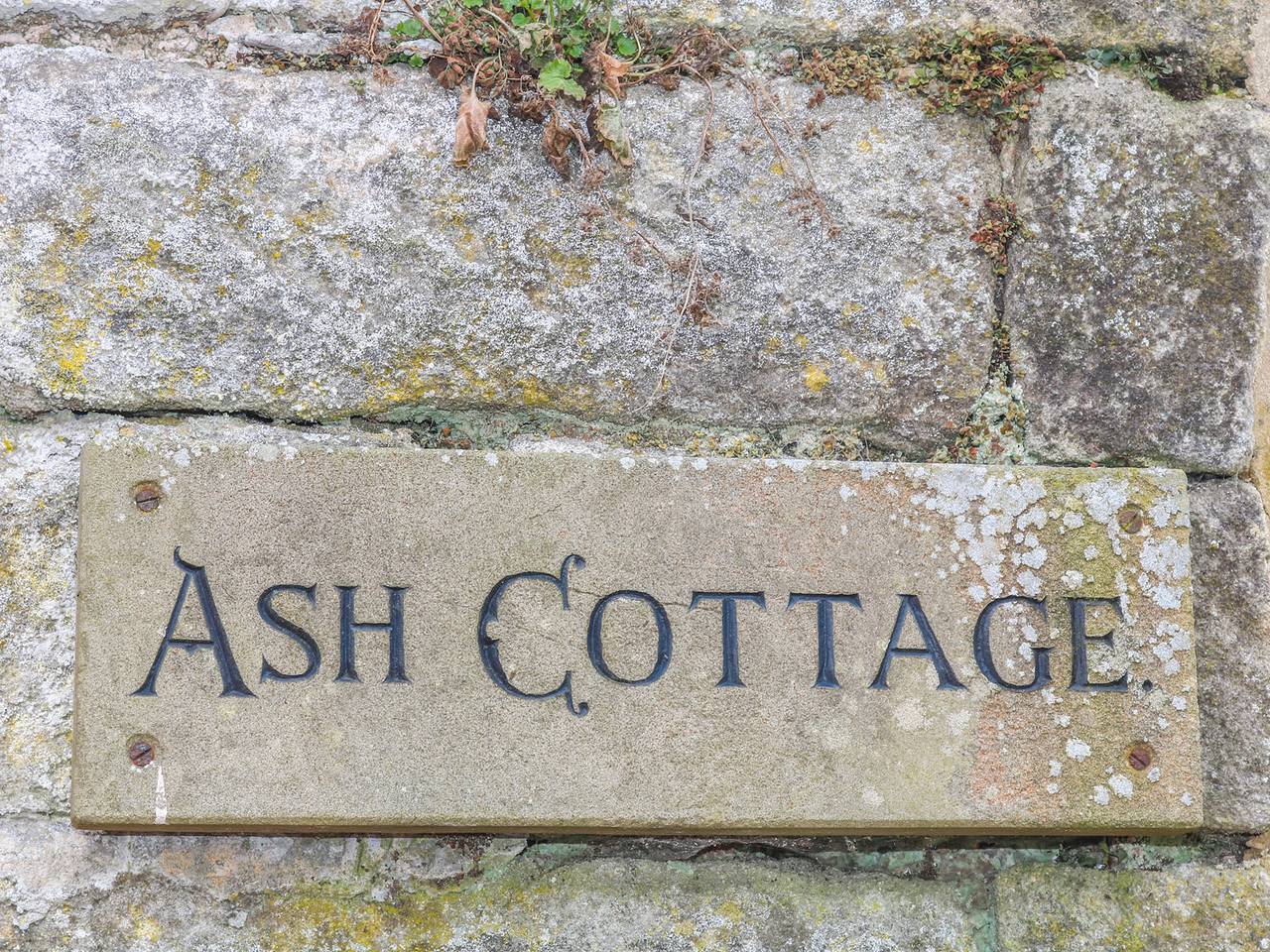 Ash Cottage in Baslow and Bubnell, Derbyshire