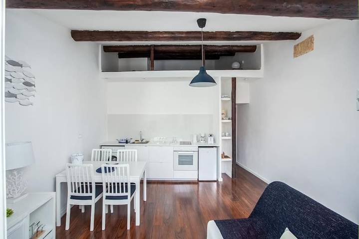 Gîte pour 4 personnes, avec vue et terrasse dans Basilique De Sainte Marie Majeure La Major Marseille - 2