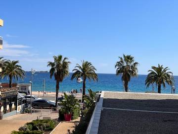 Gîte pour 6 personnes, avec vue et terrasse dans Plage Republique Frejus