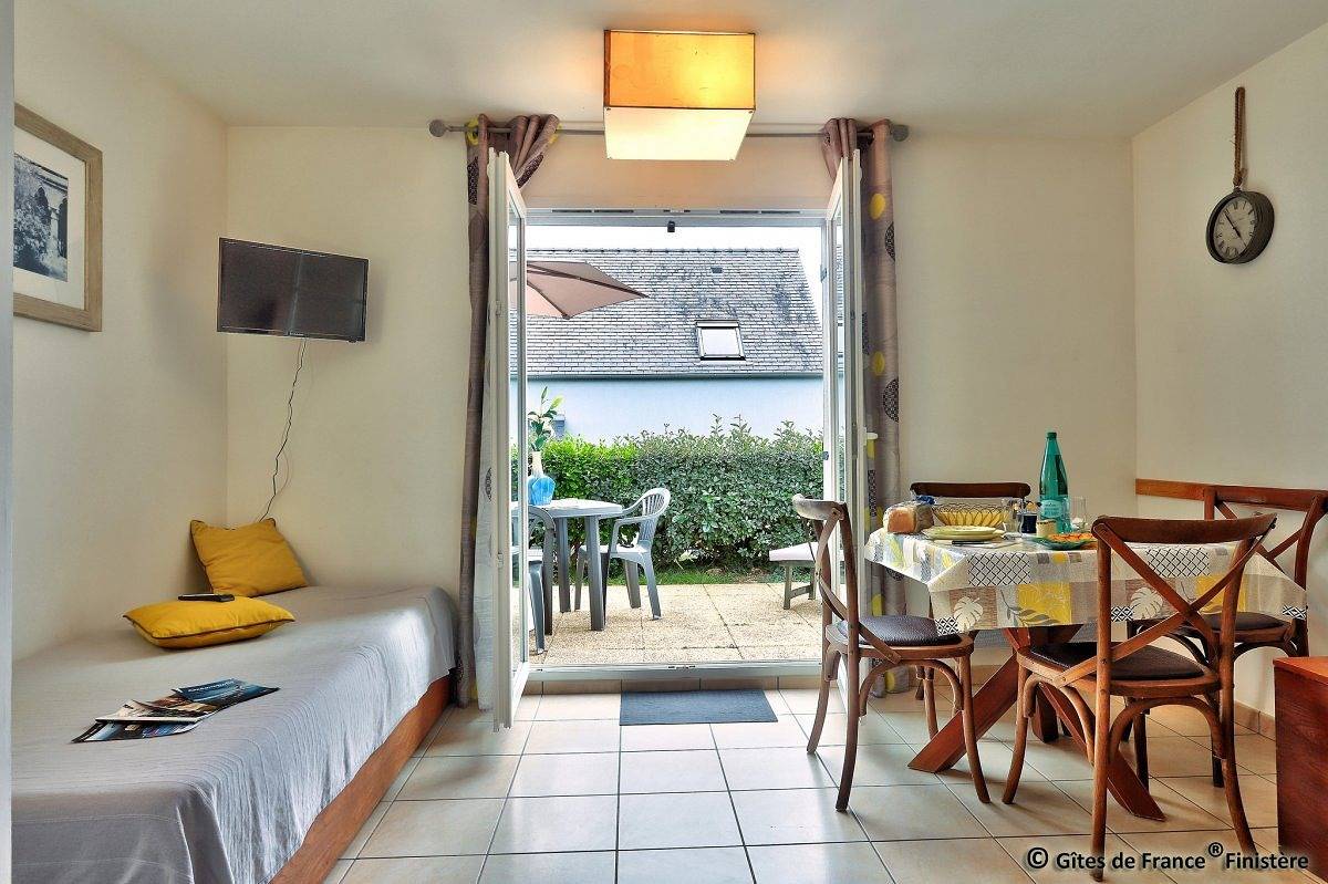 Sable & marées in Saint-Nic, Châteaulin region