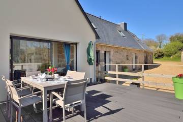 Gîte pour 6 personnes, avec jardin à Ploubezre