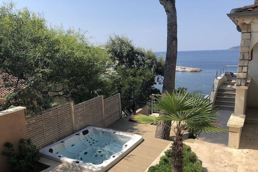 Appartement dans villa directement au bord de mer - Vue magnifique in Le Pradet, Parc national de Port-Cros