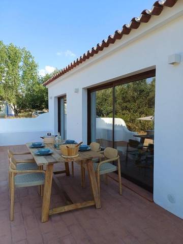 Location de vacances pour 4 personnes, avec jardin ainsi que vue et piscine à Évora