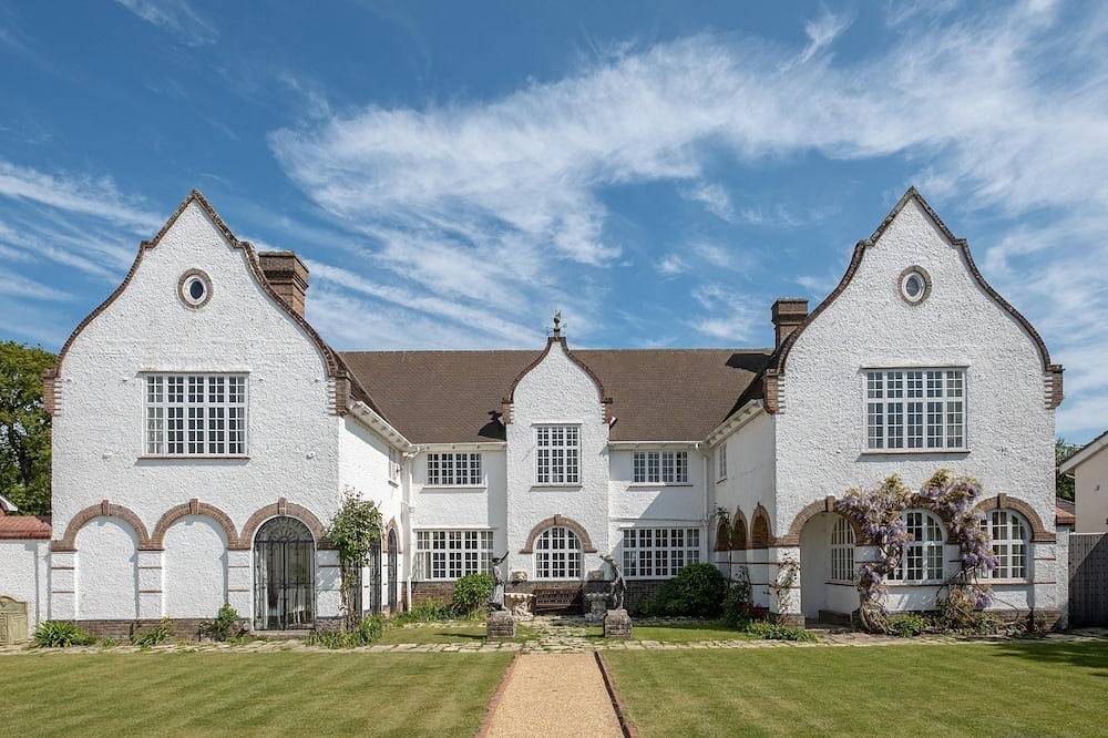 Luxurious 7 bedroom Villa in the popular sailing village, Bembridge in Bembridge, Isle of Wight